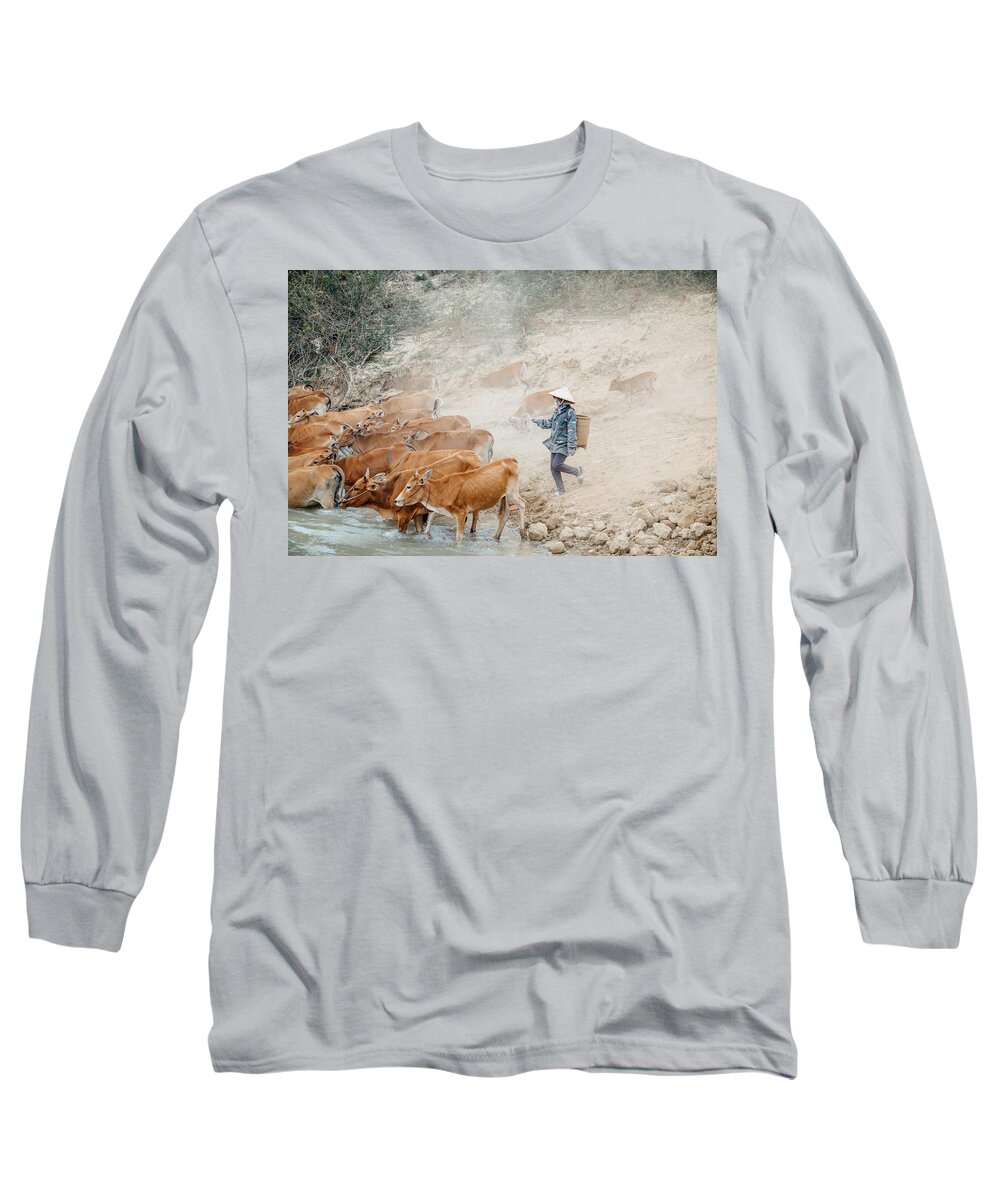 Awesome Long Sleeve T-Shirt featuring the photograph Come Back Center Highland by Khanh Bui Phu