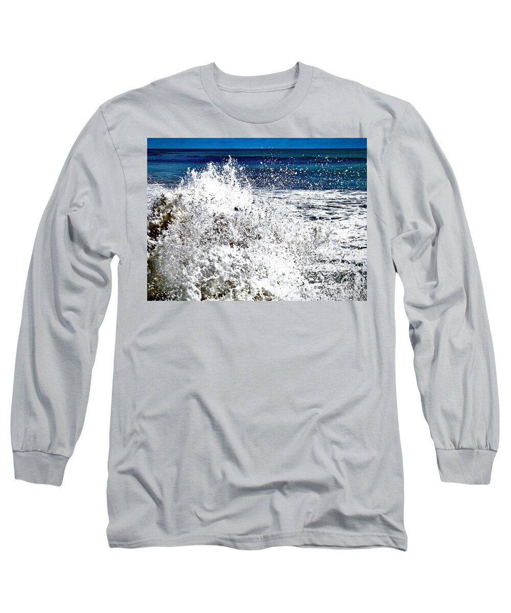 Waves St Augustine Beach Florida John Anderson Photograph Long Sleeve T-Shirt featuring the photograph Splash by John Anderson