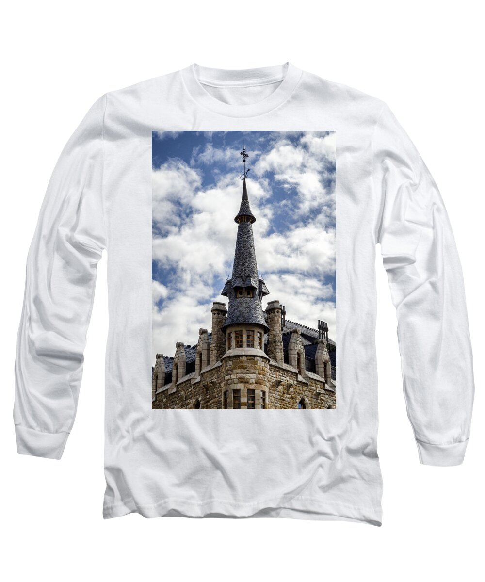Casa Long Sleeve T-Shirt featuring the photograph Casa Botines by Pablo Lopez