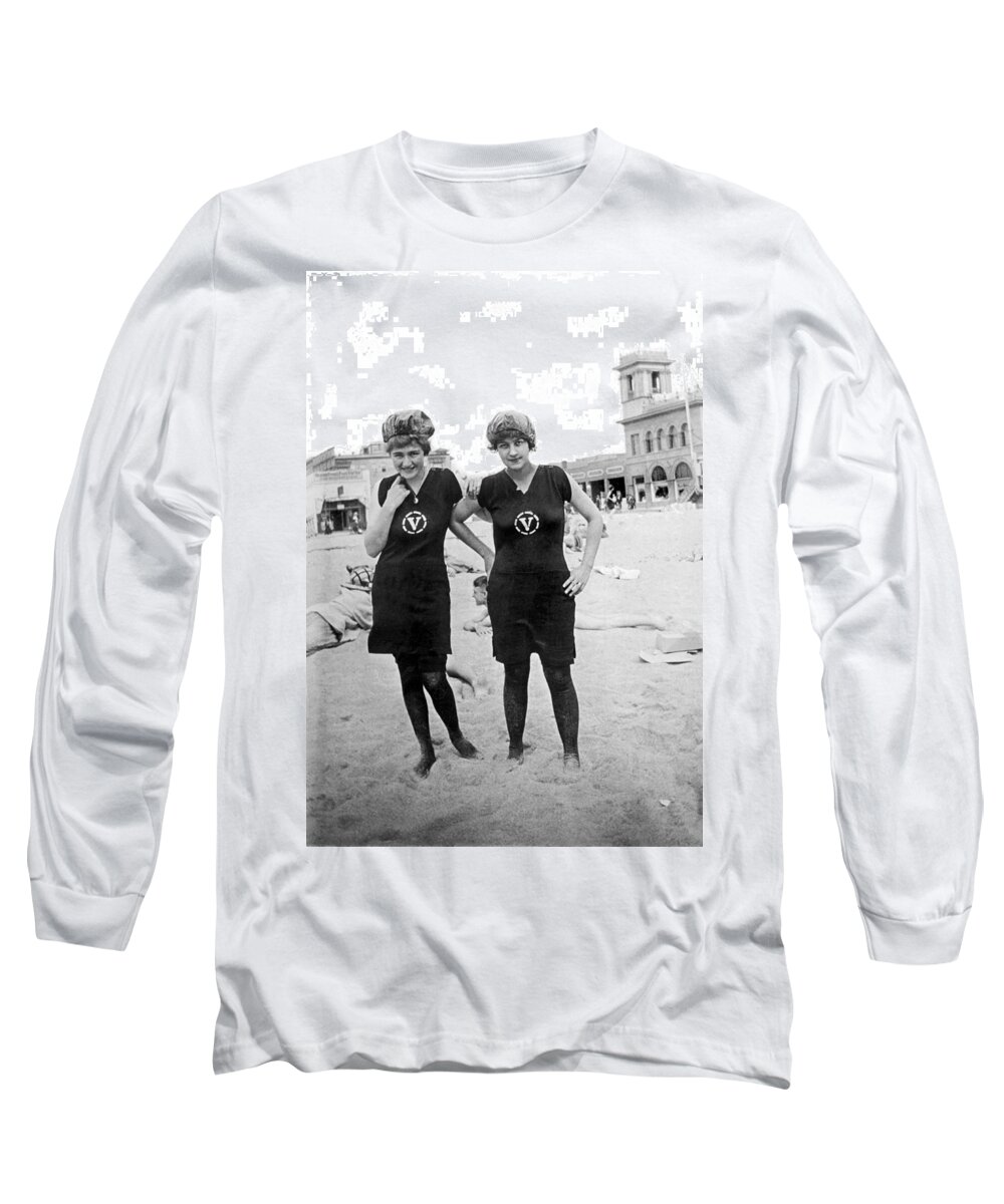 1918 Long Sleeve T-Shirt featuring the photograph Two Girls At Venice Beach by Underwood Archives