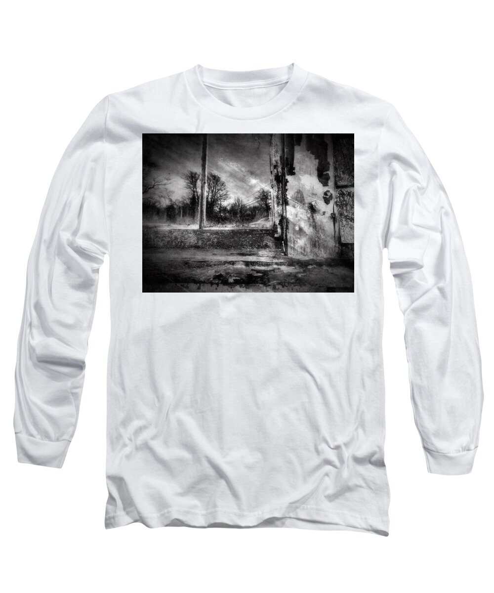 Benjamin Nye Long Sleeve T-Shirt featuring the photograph Benjamin Nye Window by Frank Winters