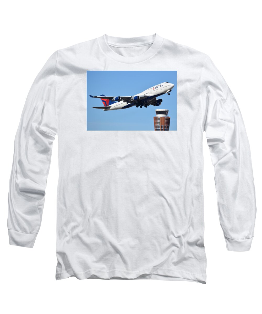 Airplane Long Sleeve T-Shirt featuring the photograph Delta Boeing 747-451 N674US Phoenix Sky Harbor January 12 2015 by Brian Lockett
