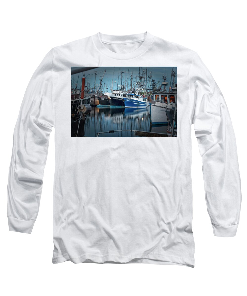 Discovery Harbour Long Sleeve T-Shirt featuring the photograph Full House by Randy Hall