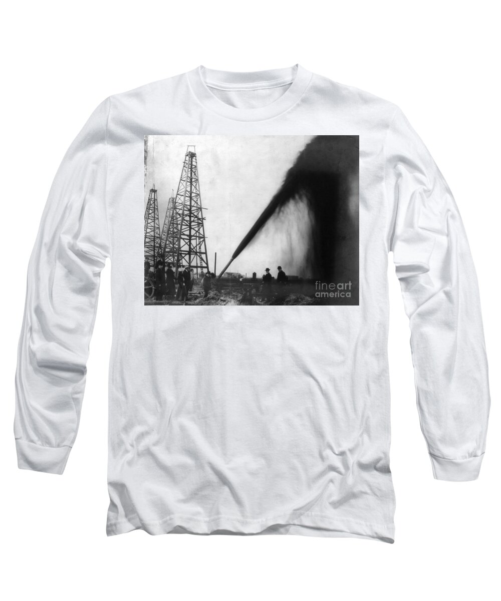 1901 Long Sleeve T-Shirt featuring the photograph TEXAS OIL DERRICK, c1901 by Granger