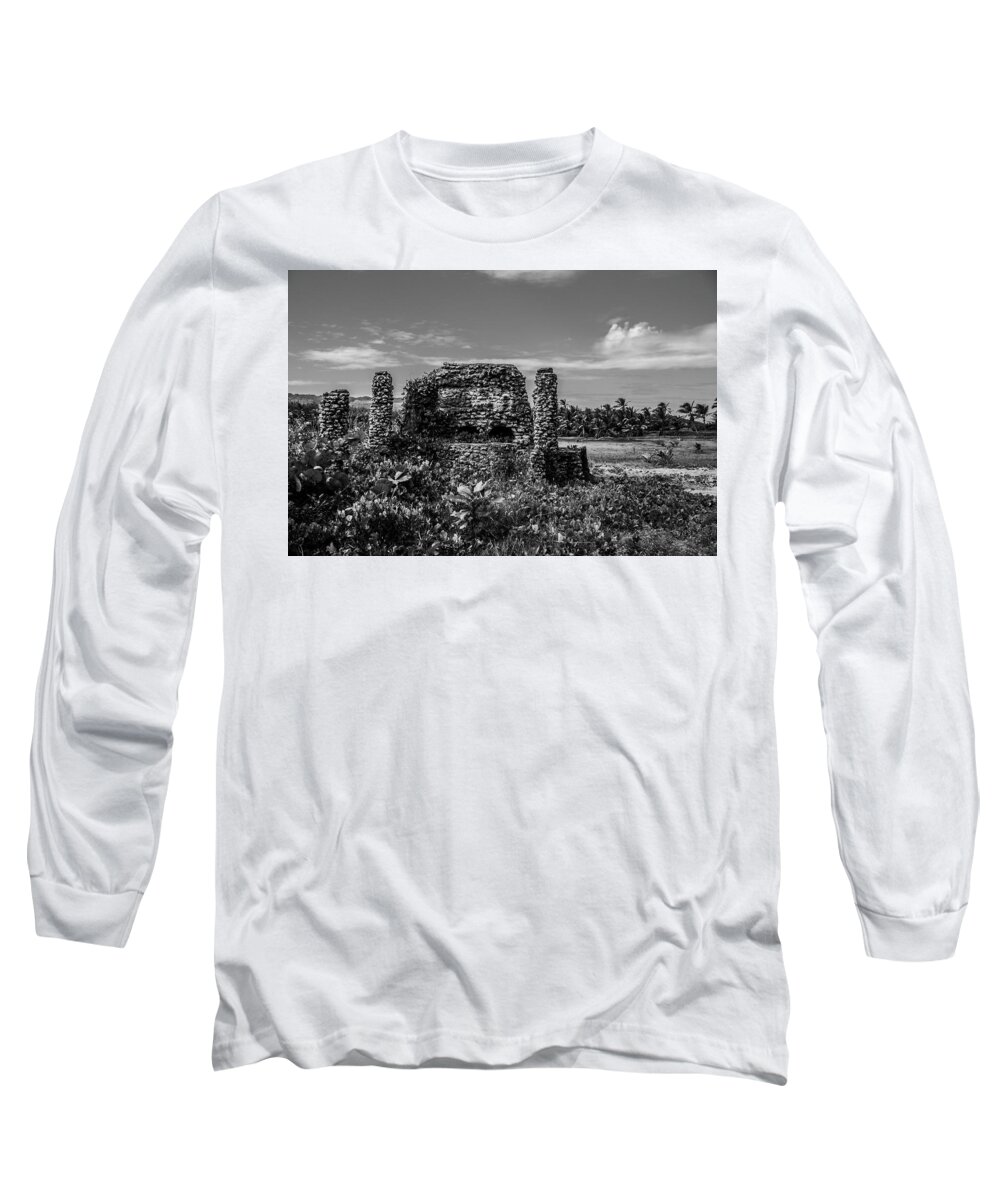 Oven Long Sleeve T-Shirt featuring the photograph Old brick oven by Stuart Manning