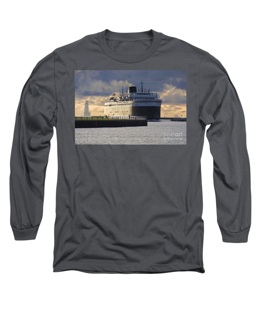 Badger Long Sleeve T-Shirt featuring the photograph SS Badger #4 by Bill Richards