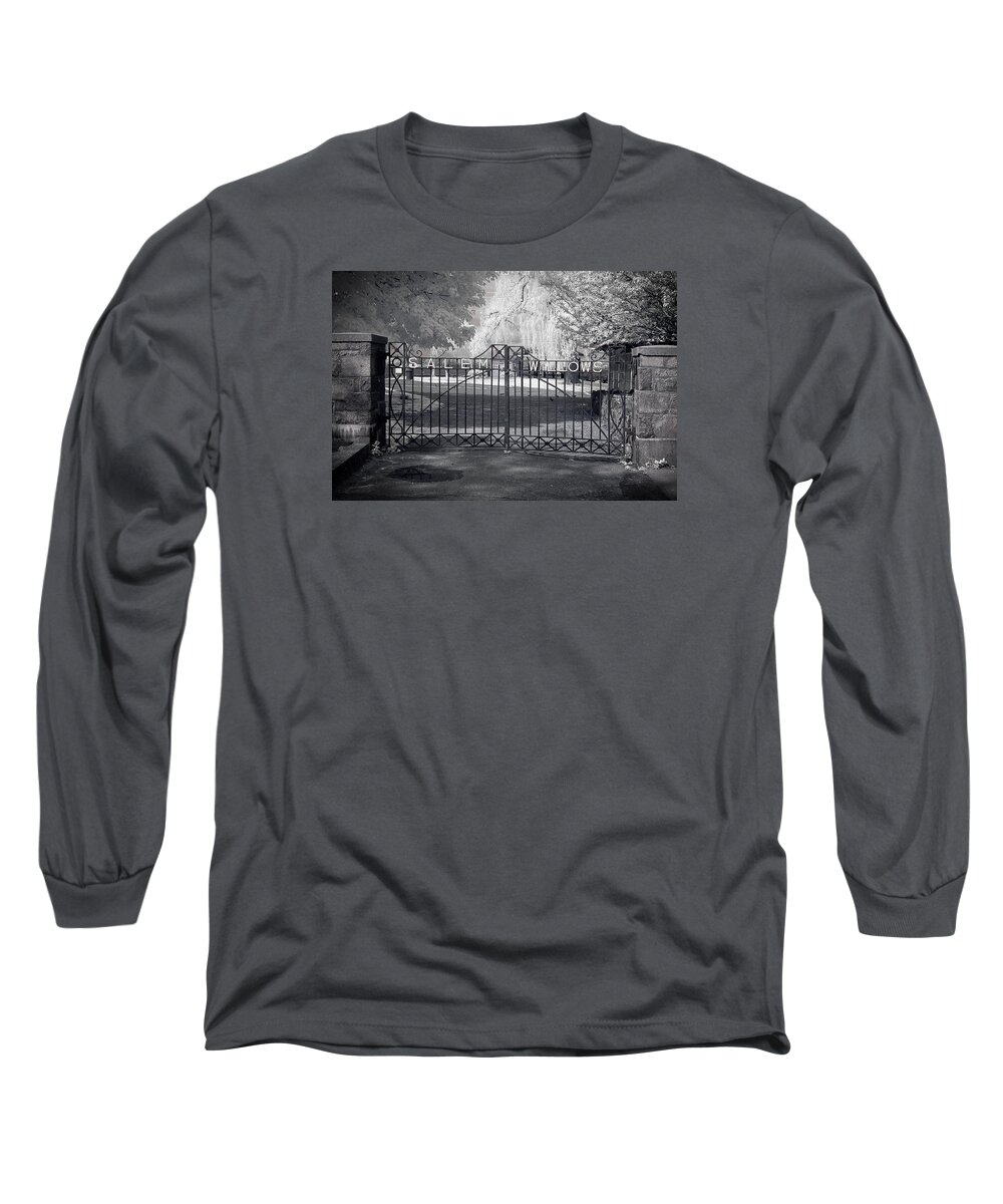 Salem Long Sleeve T-Shirt featuring the photograph Entry to Salem Willows by Jeff Folger