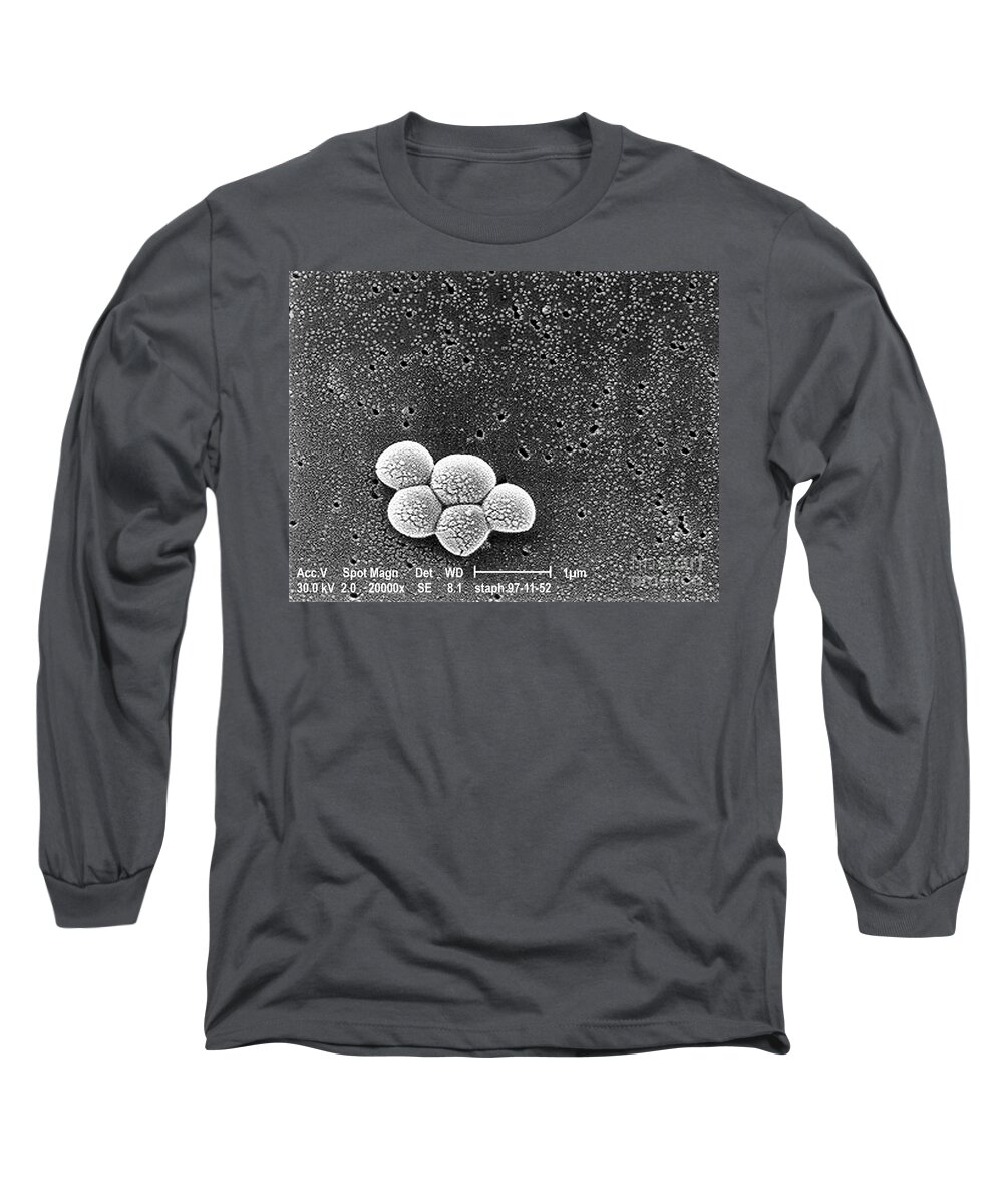 Virulent Long Sleeve T-Shirt featuring the photograph Methicillin-resistant Staphylococcus #30 by Science Source