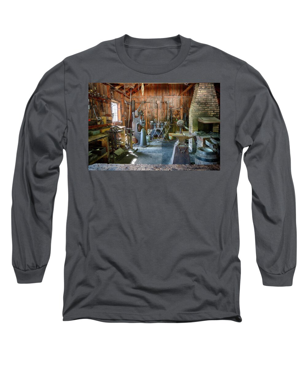 Old Long Sleeve T-Shirt featuring the photograph Idle by David Buhler