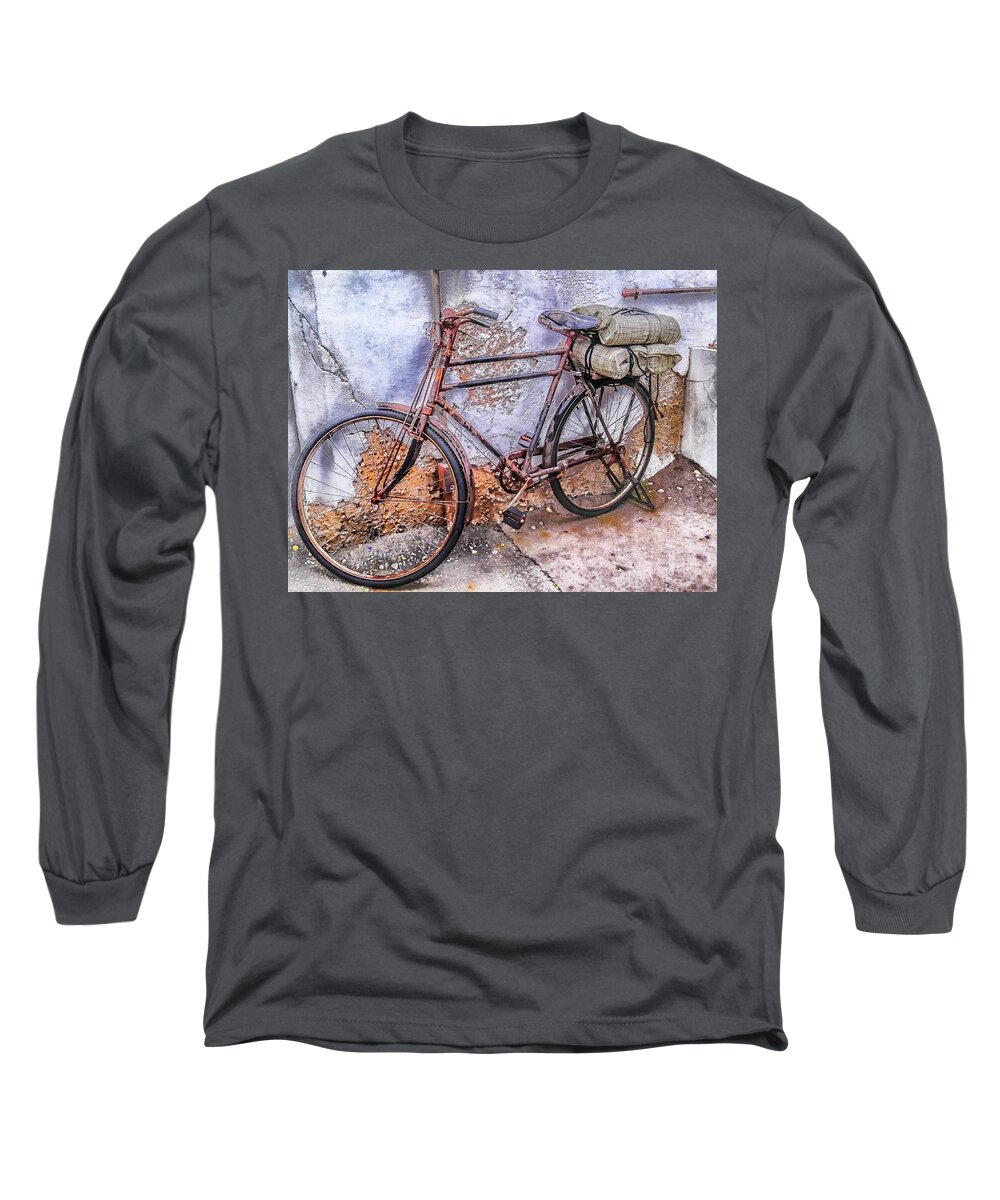 Bike Long Sleeve T-Shirt featuring the photograph 10119 Rusty Wheels by Pamela Williams