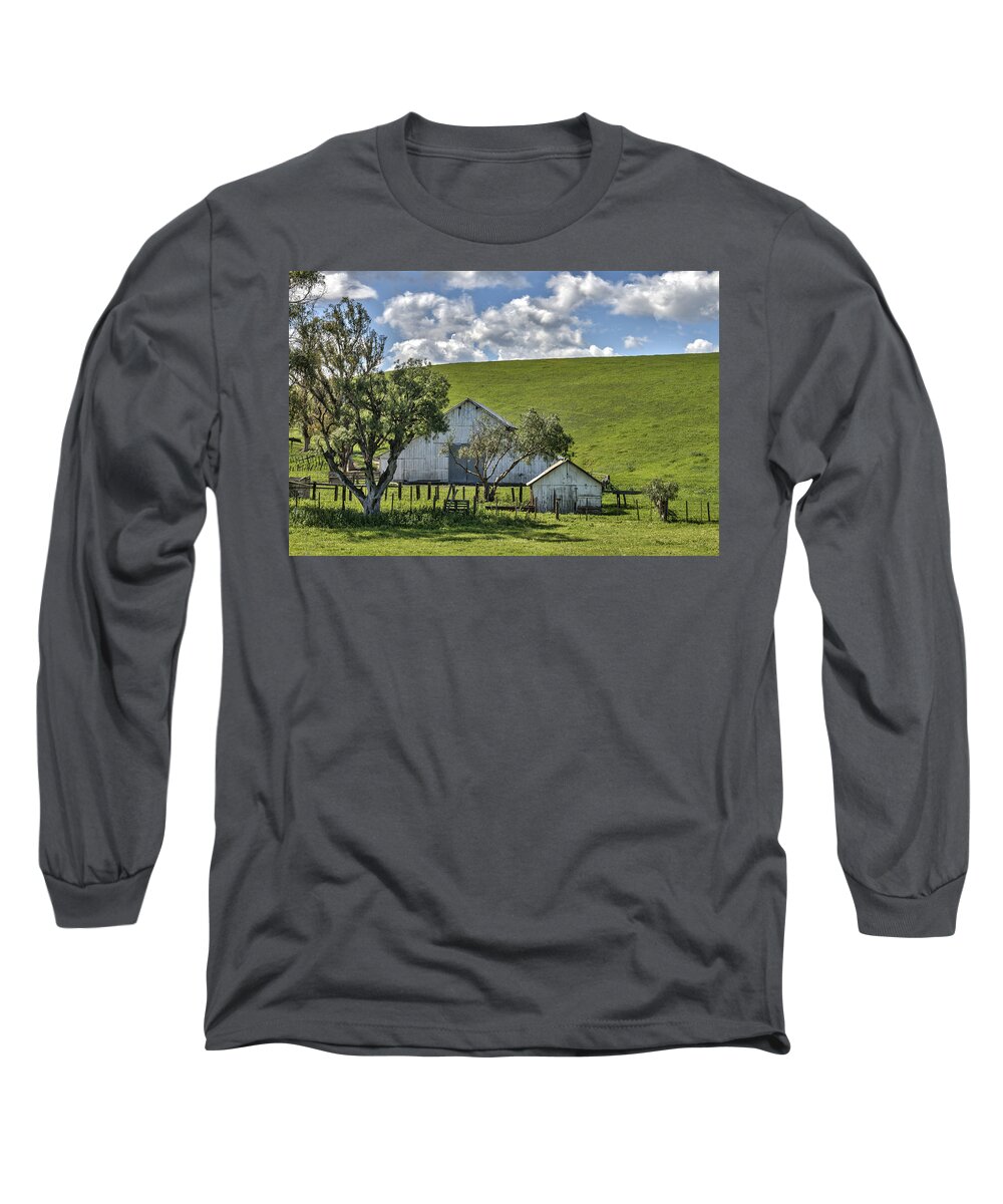 Holister Long Sleeve T-Shirt featuring the photograph Hollister Barn by Bruce Bottomley