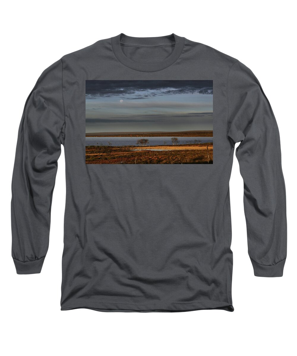Landscape Long Sleeve T-Shirt featuring the photograph Sunrise, Paling Moon by Pekka Sammallahti