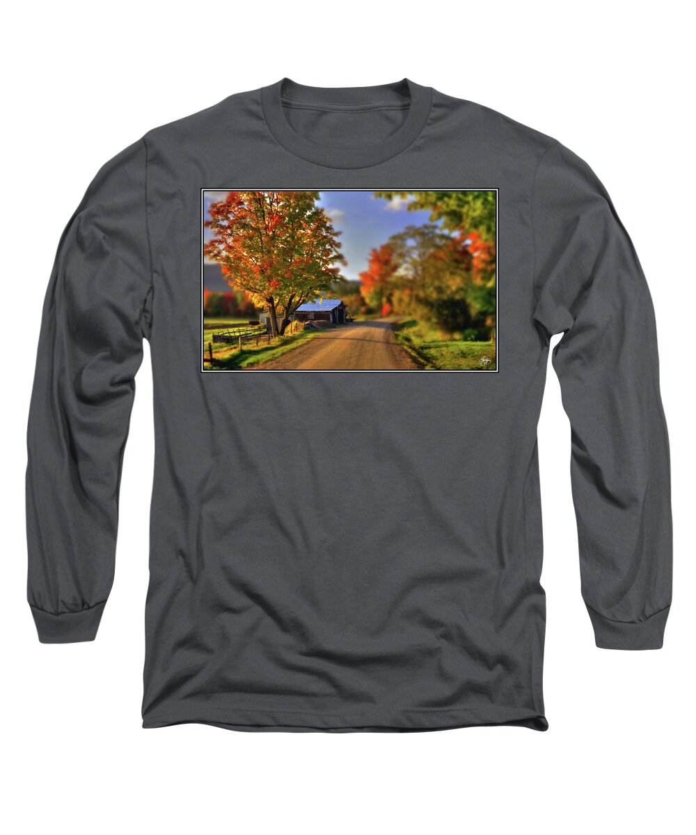Barn Long Sleeve T-Shirt featuring the photograph The Barn at the Bend by Wayne King