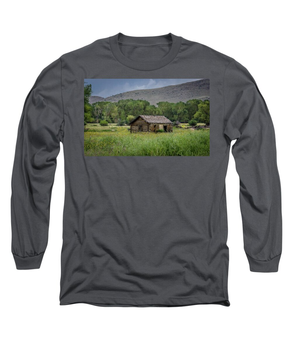 Cabin Long Sleeve T-Shirt featuring the photograph This old Cabin by Jaime Mercado