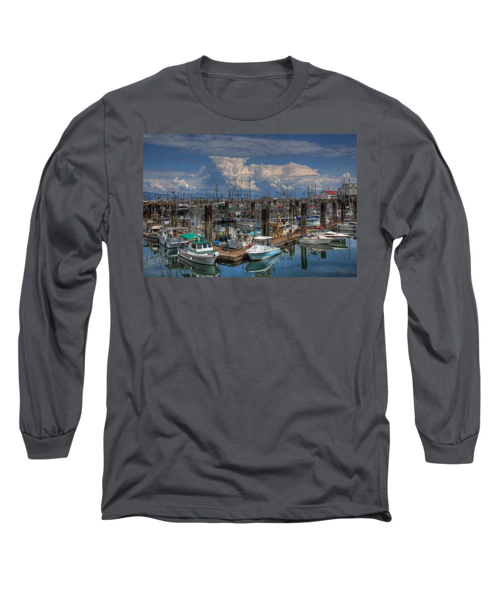 Cloud Long Sleeve T-Shirt featuring the photograph Towering by Randy Hall