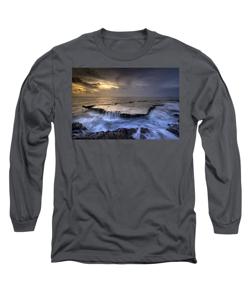  Long Sleeve T-Shirt featuring the photograph Sea waterfalls by Top Wallpapers