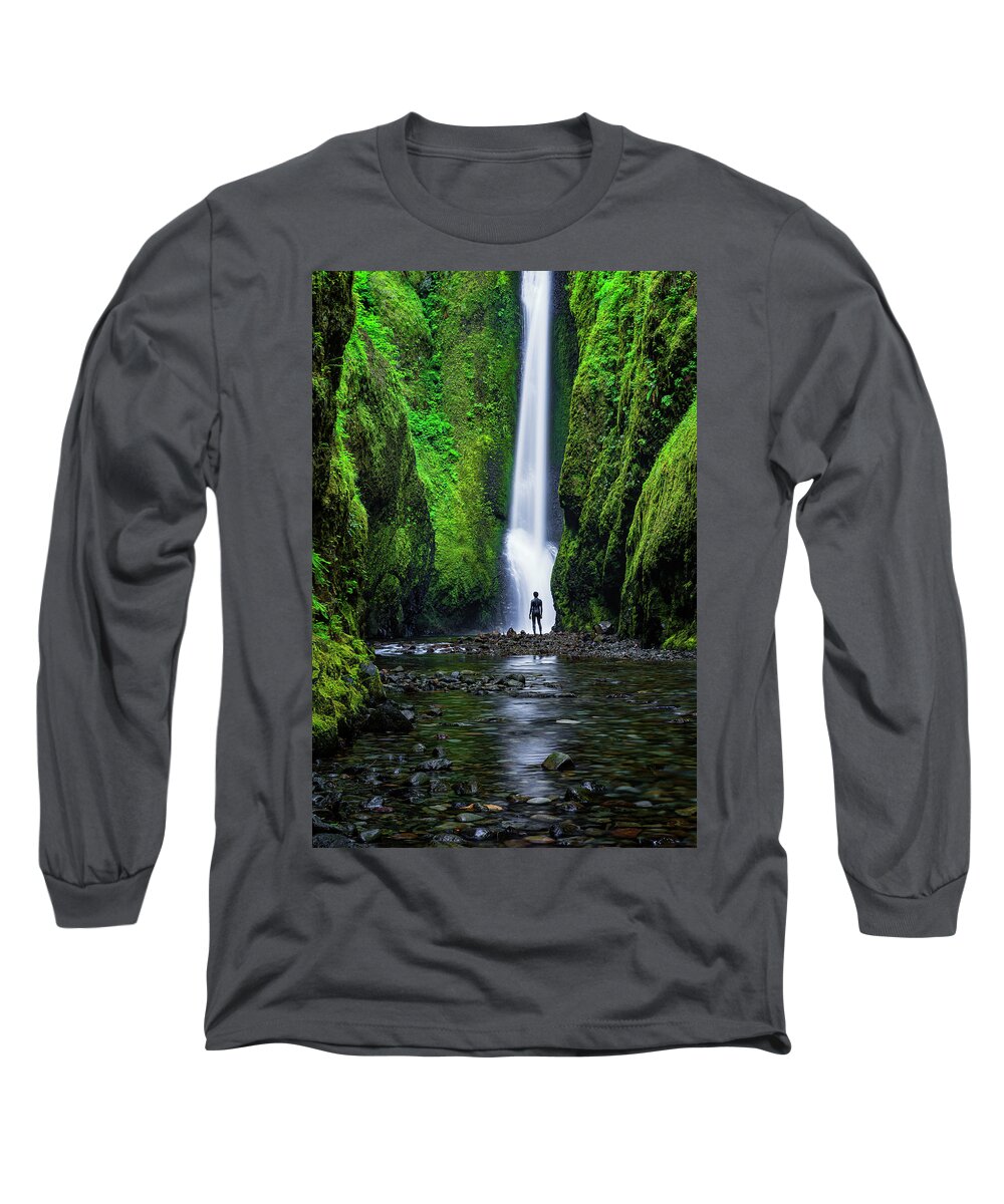 Oregon Long Sleeve T-Shirt featuring the photograph The Encounter by Erick Castellon