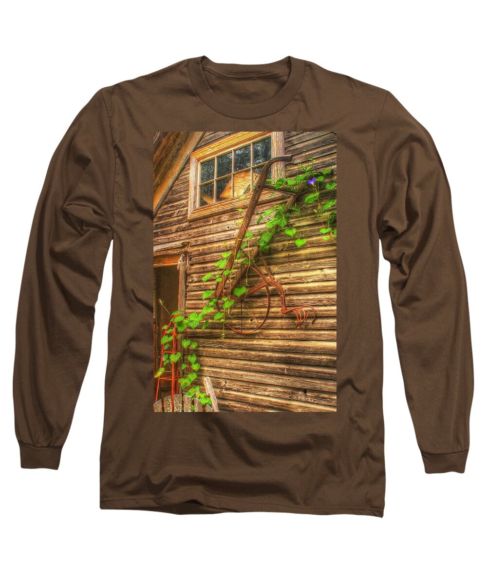 Barn Long Sleeve T-Shirt featuring the photograph Hung to Rest by Randy Pollard