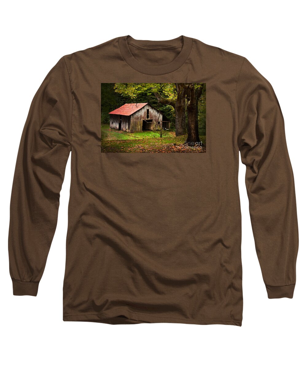 Kentucky Long Sleeve T-Shirt featuring the photograph Kentucky Barn by Lena Auxier