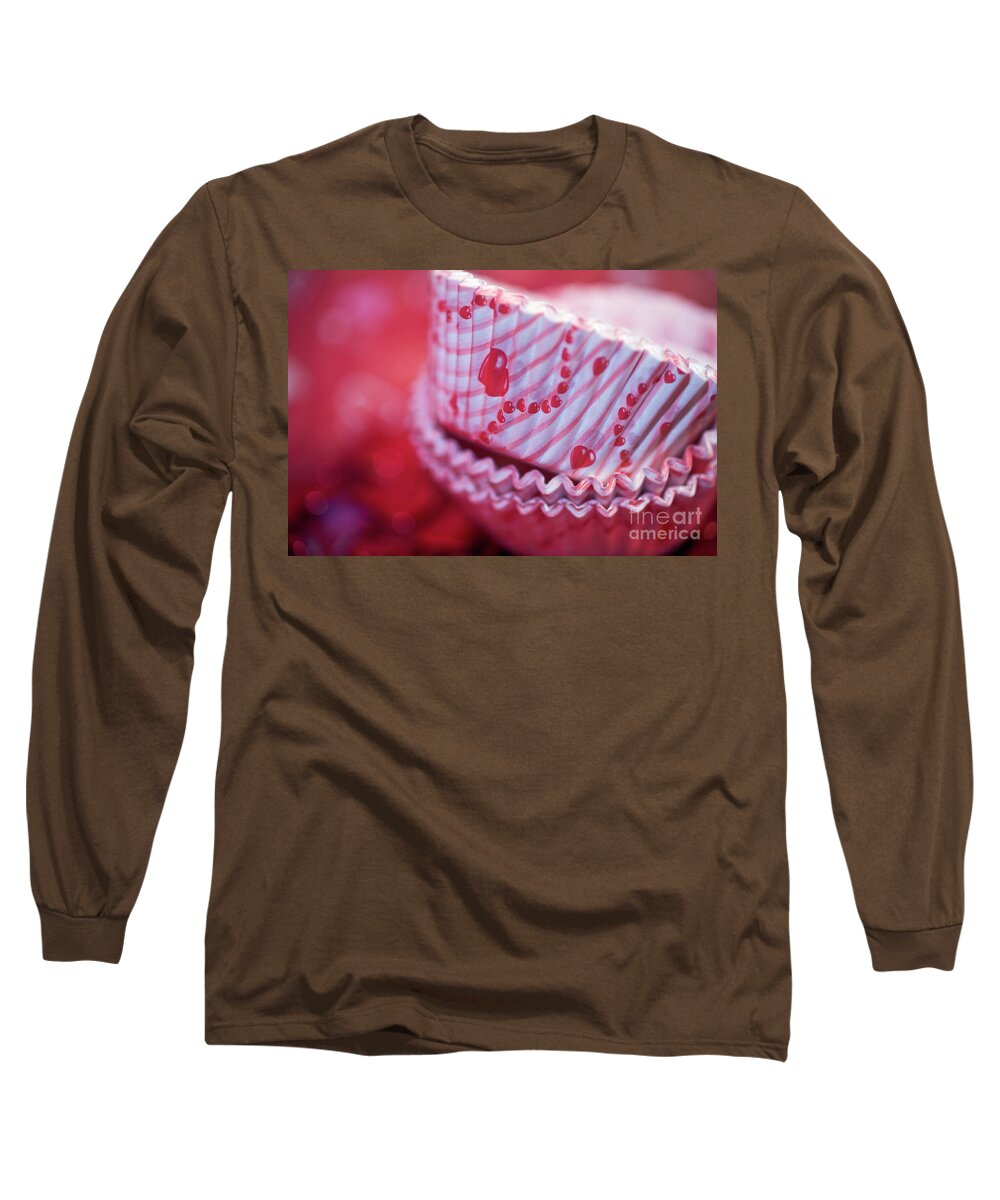 Cupcake Wraps Long Sleeve T-Shirt featuring the photograph Come bake with me by Linda Blair