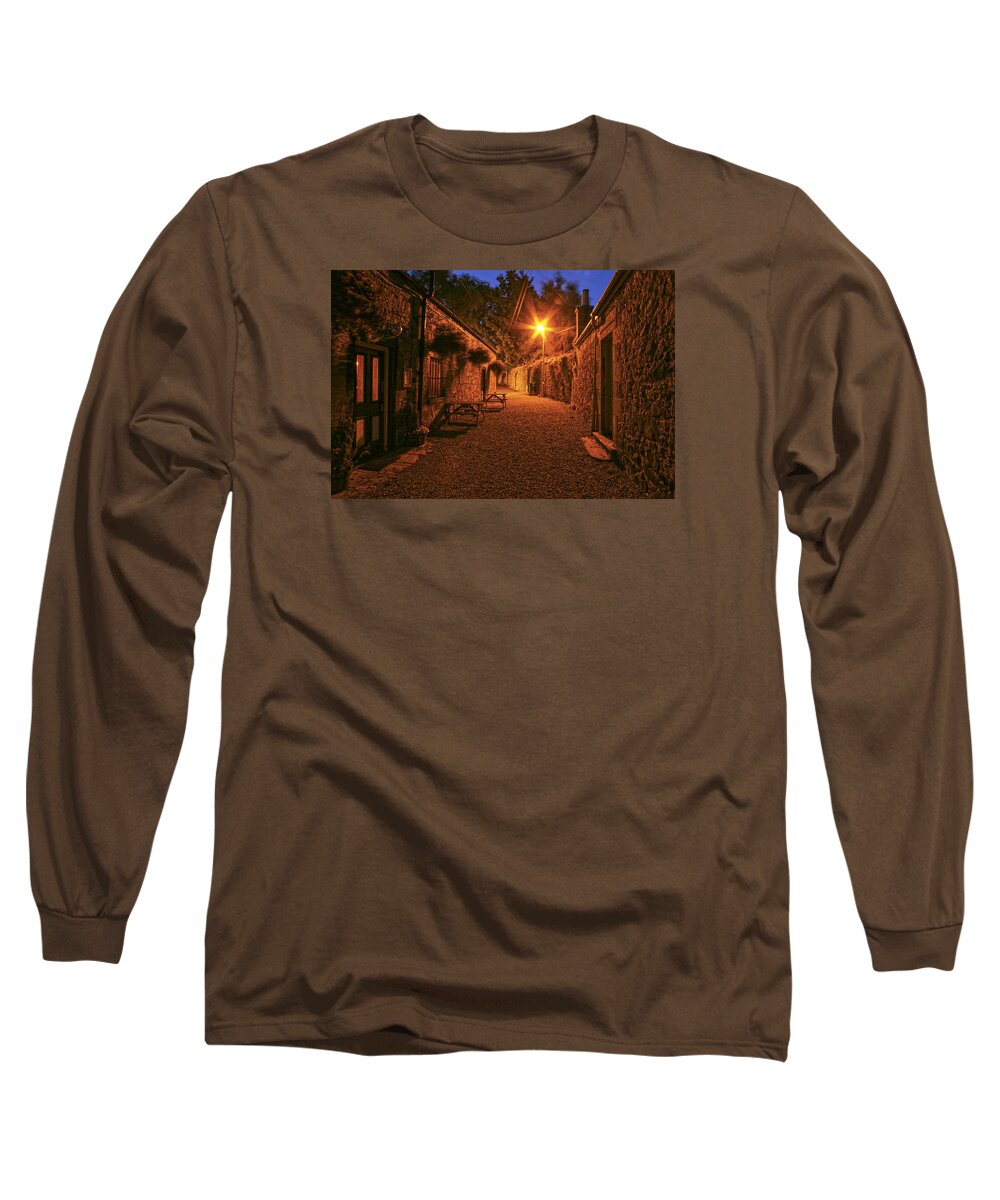 Alley Long Sleeve T-Shirt featuring the photograph Down the Alley by Robert Och