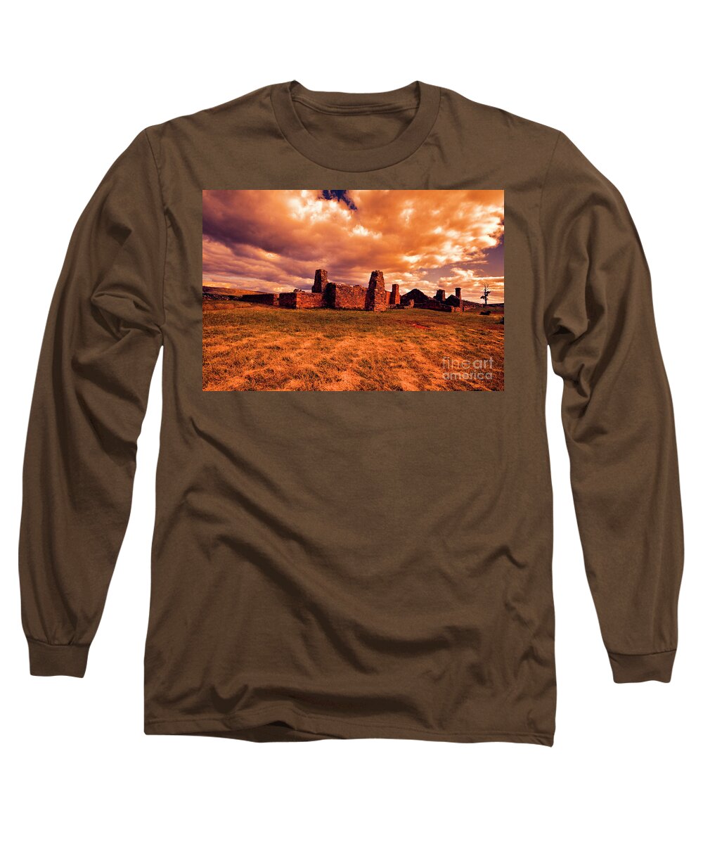 Flinders Ranges Ruins Long Sleeve T-Shirt featuring the photograph Flinders Ranges Ruins by Douglas Barnard