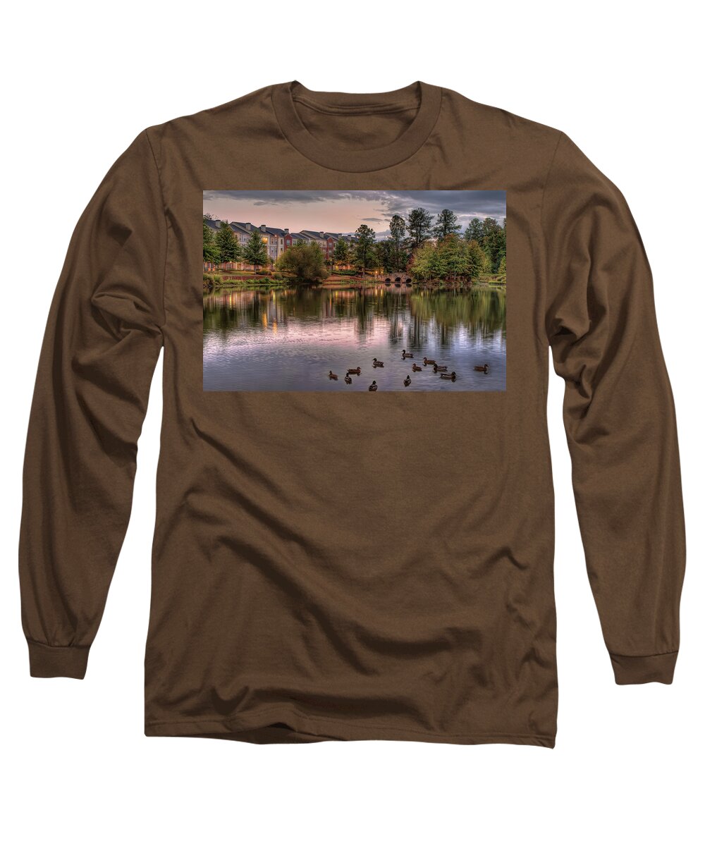 Atlanta Long Sleeve T-Shirt featuring the photograph Lakeside at Milton Park by Anna Rumiantseva