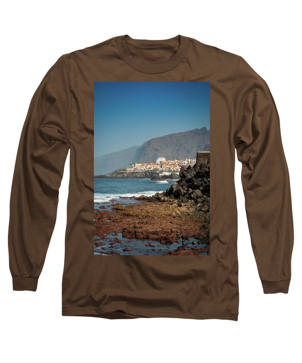 Los Gigantes Long Sleeve T-Shirt featuring the photograph Los Gigantes by Gavin Lewis