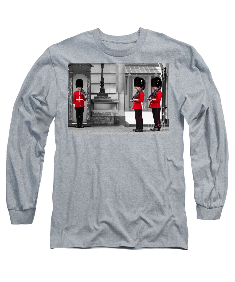 London Long Sleeve T-Shirt featuring the photograph Buckingham Palace Guards by Matt Malloy