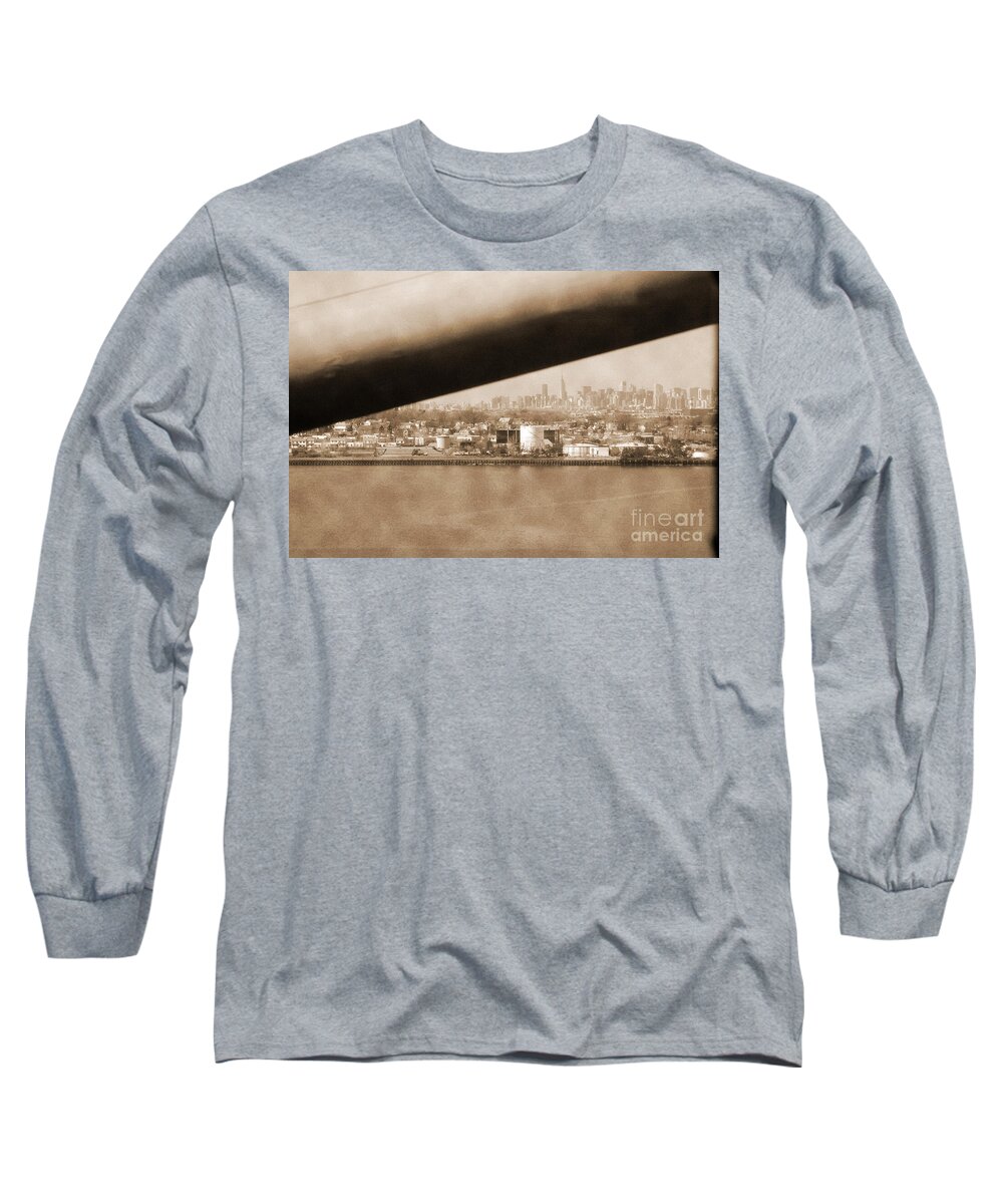Vintage Long Sleeve T-Shirt featuring the photograph Vintage New York Skyline from the bridge by RicardMN Photography