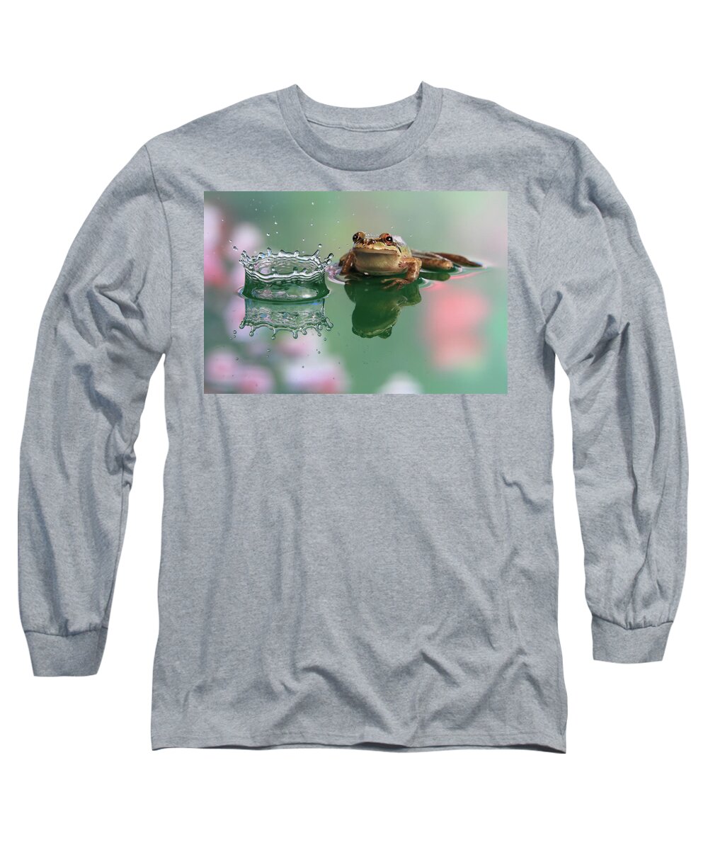 Macro Long Sleeve T-Shirt featuring the photograph Observation by William Lee