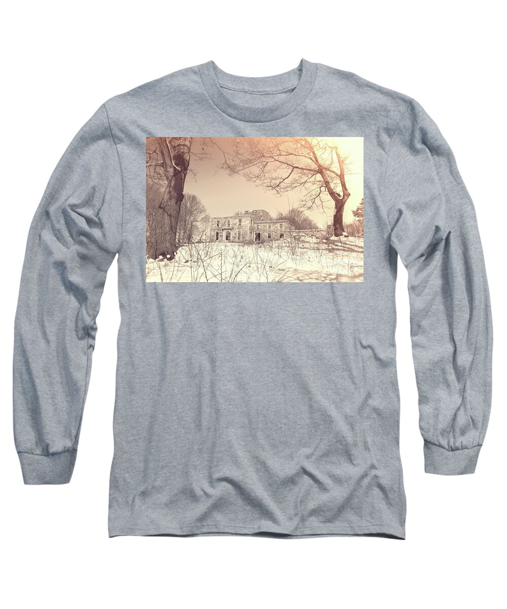 Goddard Mansion Long Sleeve T-Shirt featuring the photograph Goddard Mansion by Elizabeth Dow