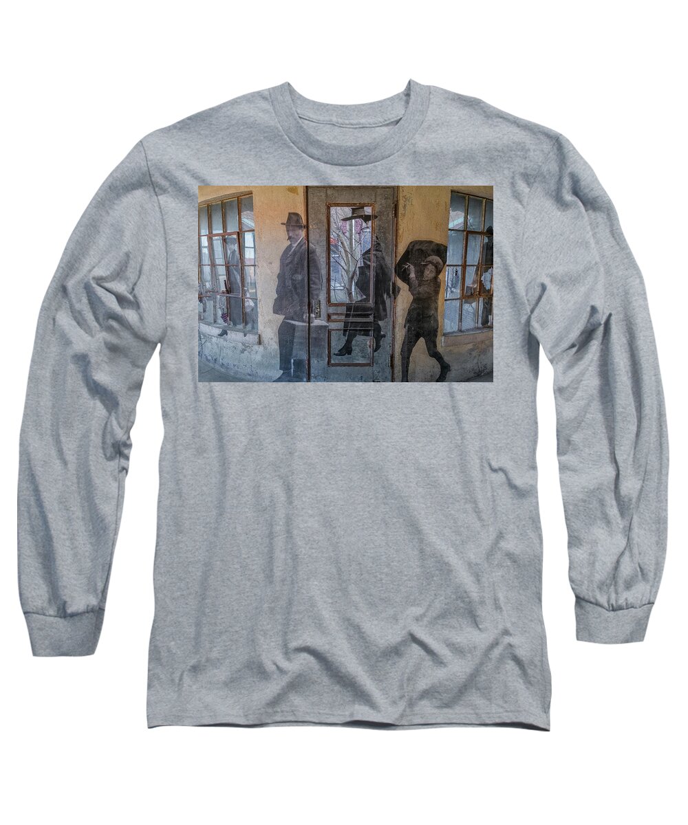Jersey City New Jersey Long Sleeve T-Shirt featuring the photograph JR In The Hallway by Tom Singleton