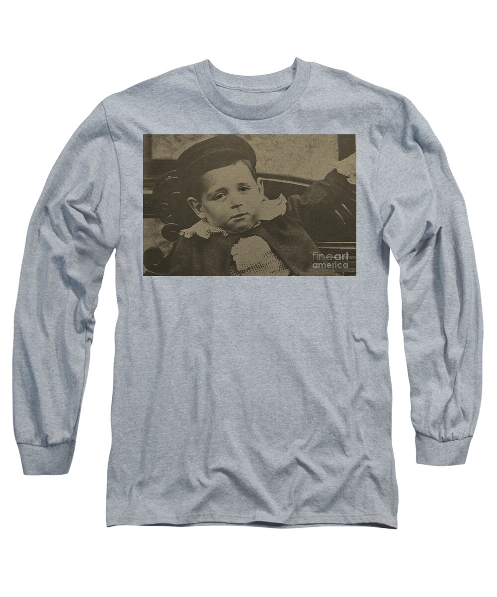  Long Sleeve T-Shirt featuring the photograph Just Chillin' by Beverly Shelby