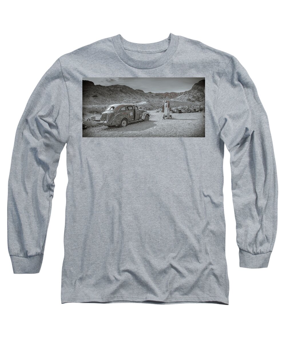 1940 Long Sleeve T-Shirt featuring the photograph Fillup by Darrell Foster