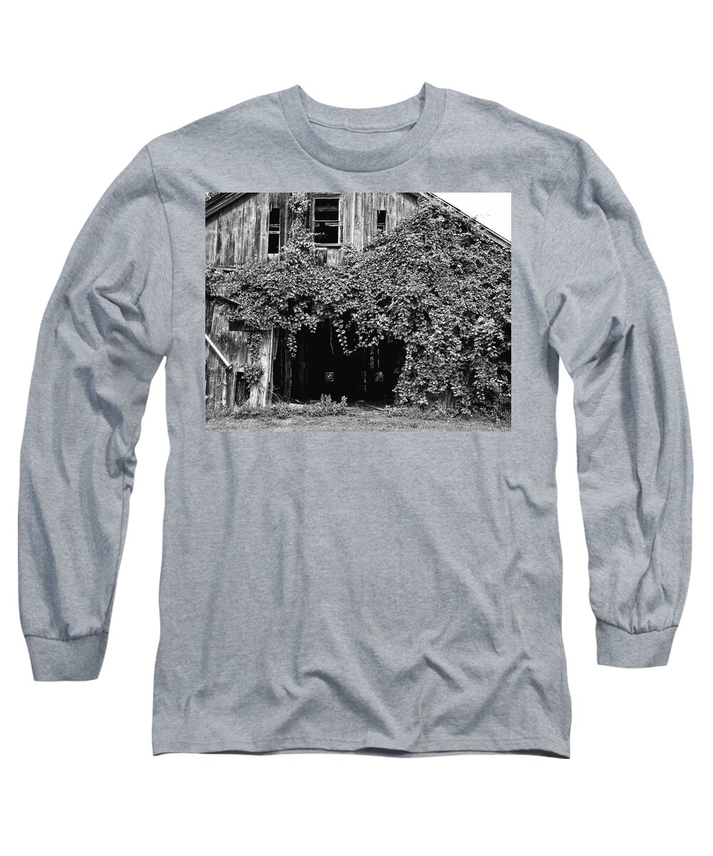 Barn Long Sleeve T-Shirt featuring the photograph Ivy Barn by Steven Nelson