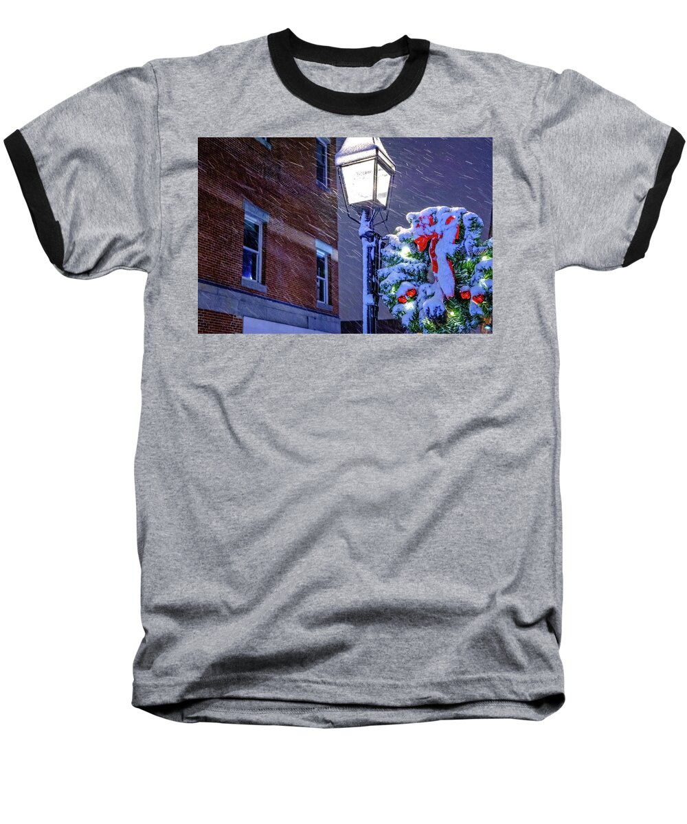 Blowing Snow Baseball T-Shirt featuring the photograph Wreath On A Lamp Post by Jeff Sinon