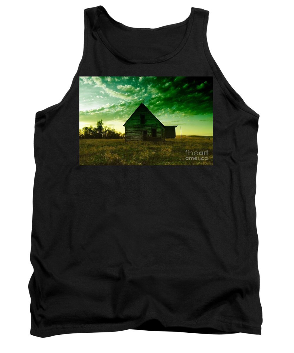 Houses Tank Top featuring the photograph An Old North Dakota Farm House by Jeff Swan