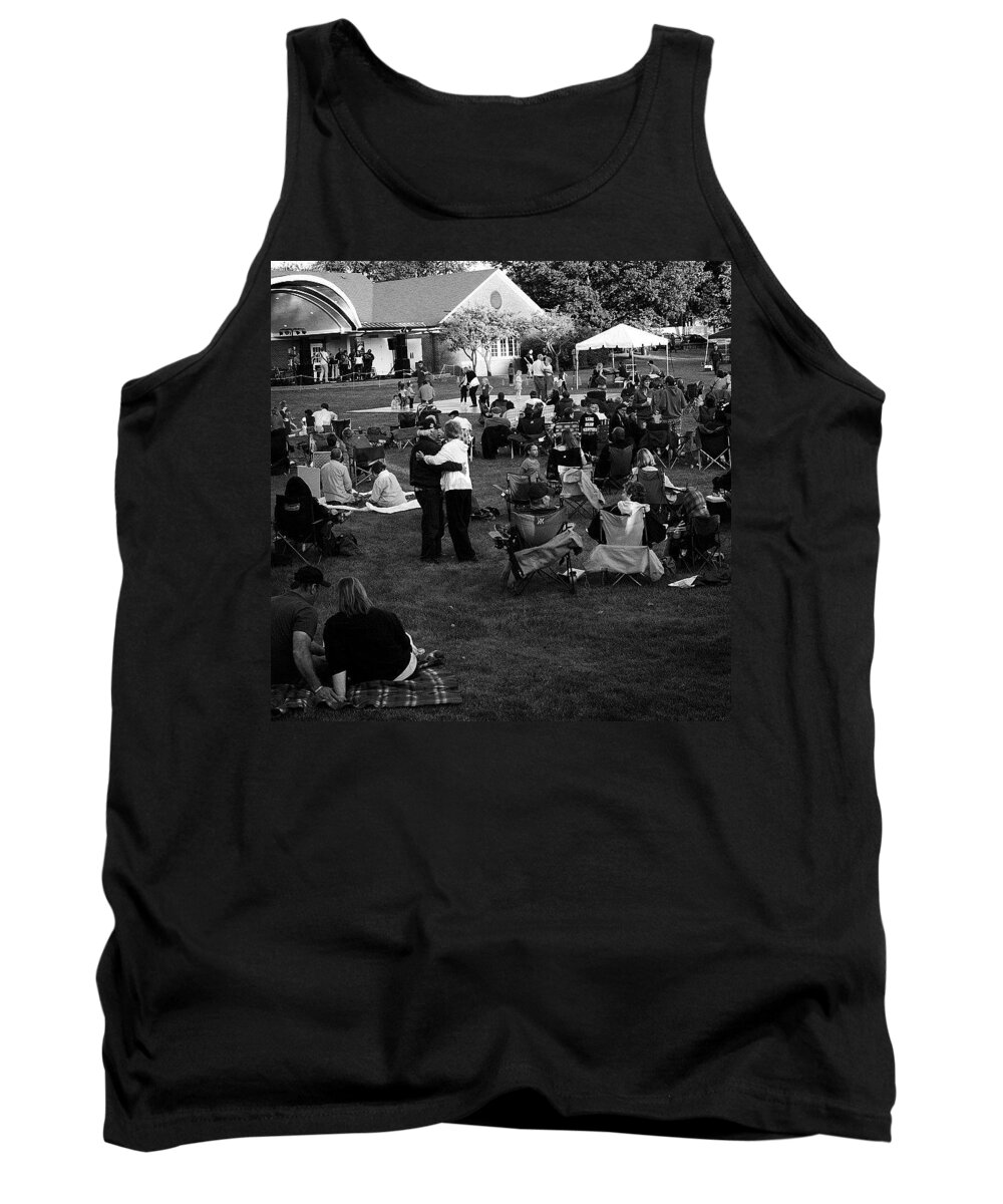 Illinois Tank Top featuring the photograph Dancing In The Park by Frank J Casella