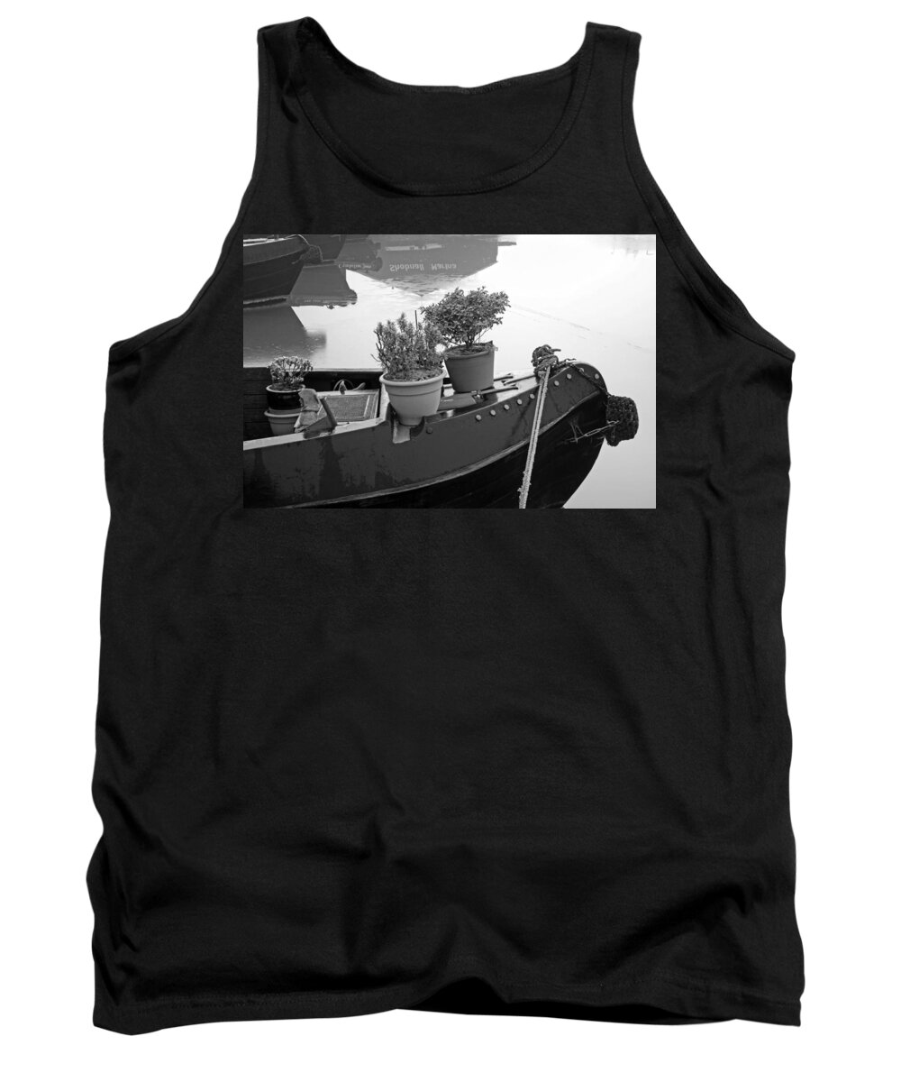 Britain Tank Top featuring the photograph Frosty On Board Garden - Shobnall Marina by Rod Johnson