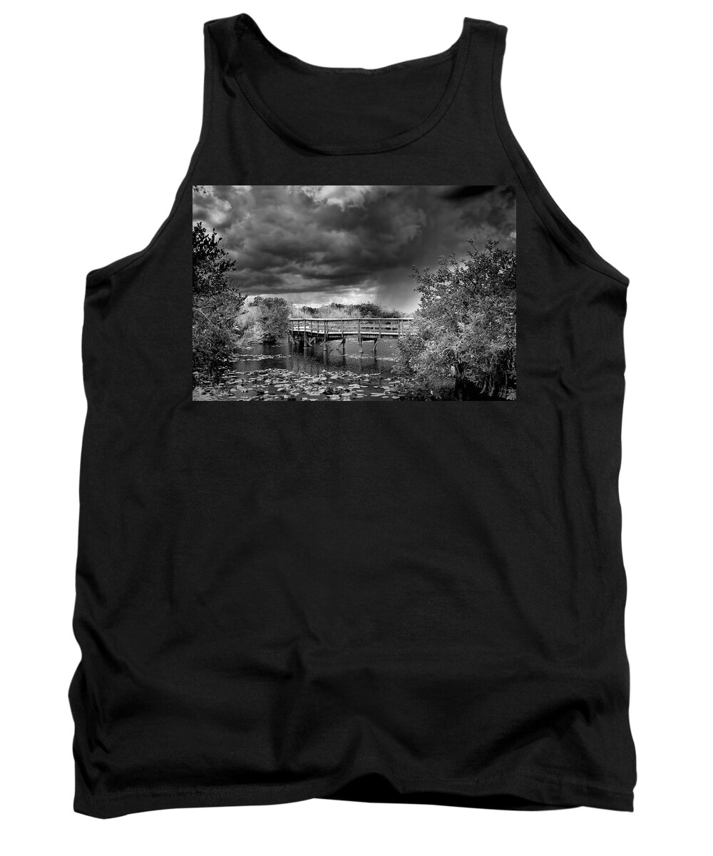 Boardwalk Tank Top featuring the photograph Everglades 0823BW by Rudy Umans