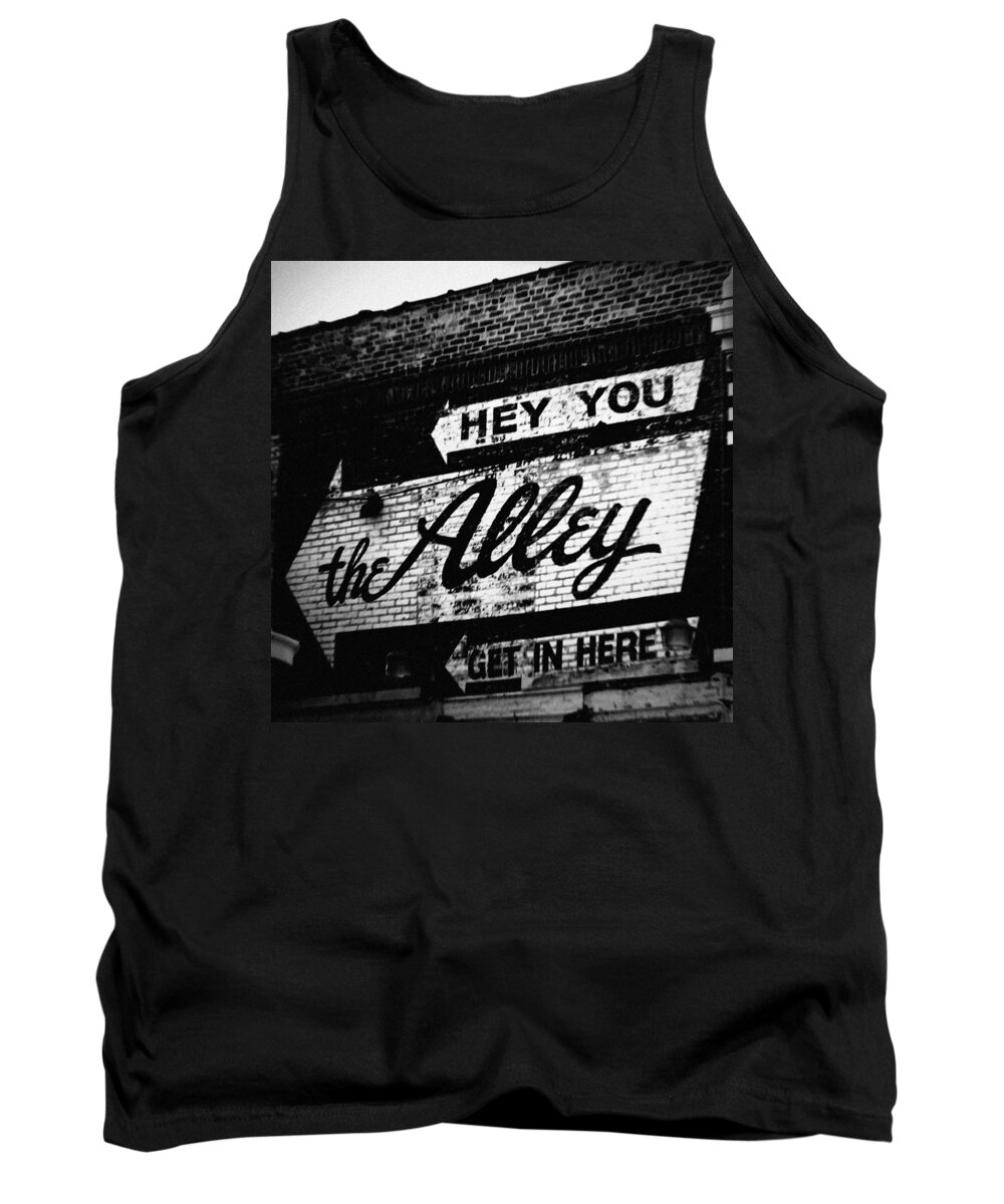 Chicago Tank Top featuring the photograph The Alley Chicago by Kyle Hanson
