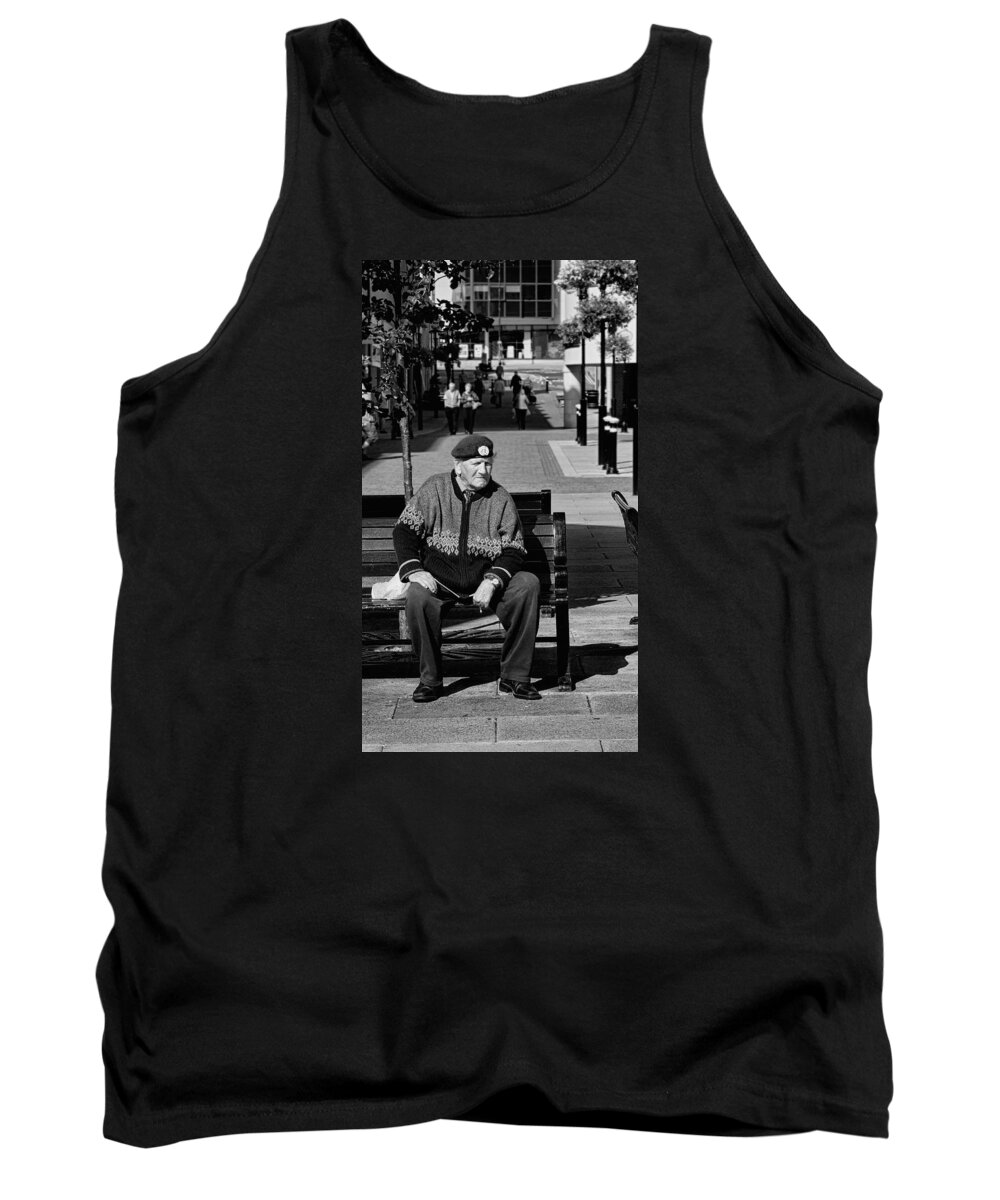 Hastings Tank Top featuring the photograph Veteran by Pedro Fernandez