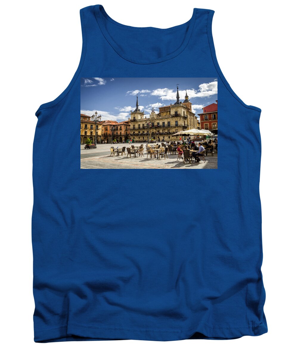 Leon Tank Top featuring the photograph Leon City Hall by Pablo Lopez