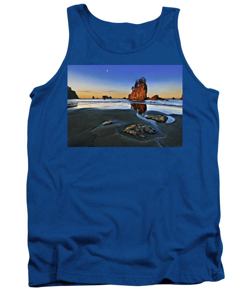 Water Tank Top featuring the photograph Morning Low Tide at Second Beach by John Christopher