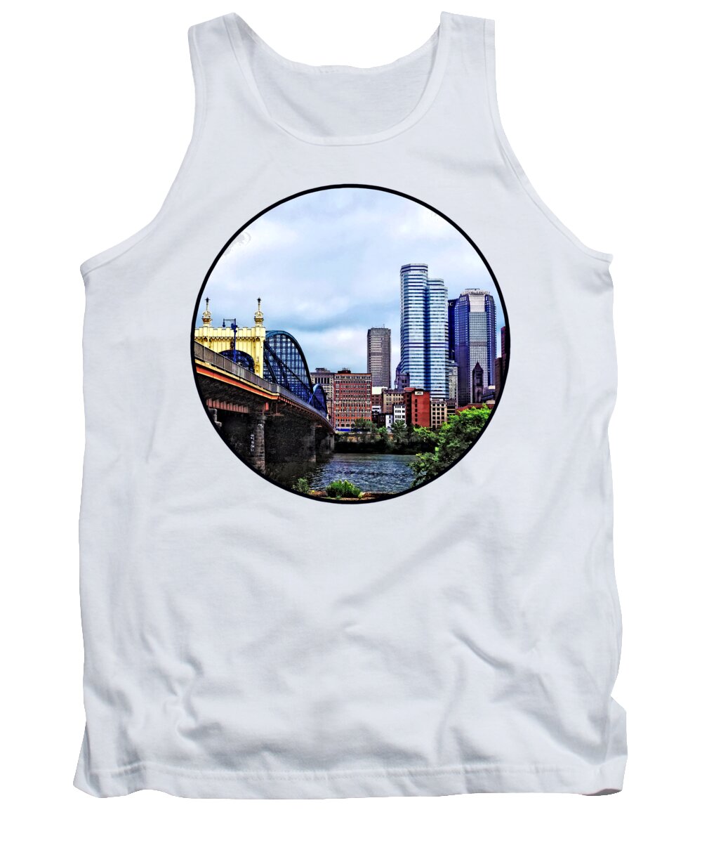 Pittsburgh Tank Top featuring the photograph Pittsburgh PA - Pittsburgh Skyline by Smithfield Street Bridge by Susan Savad