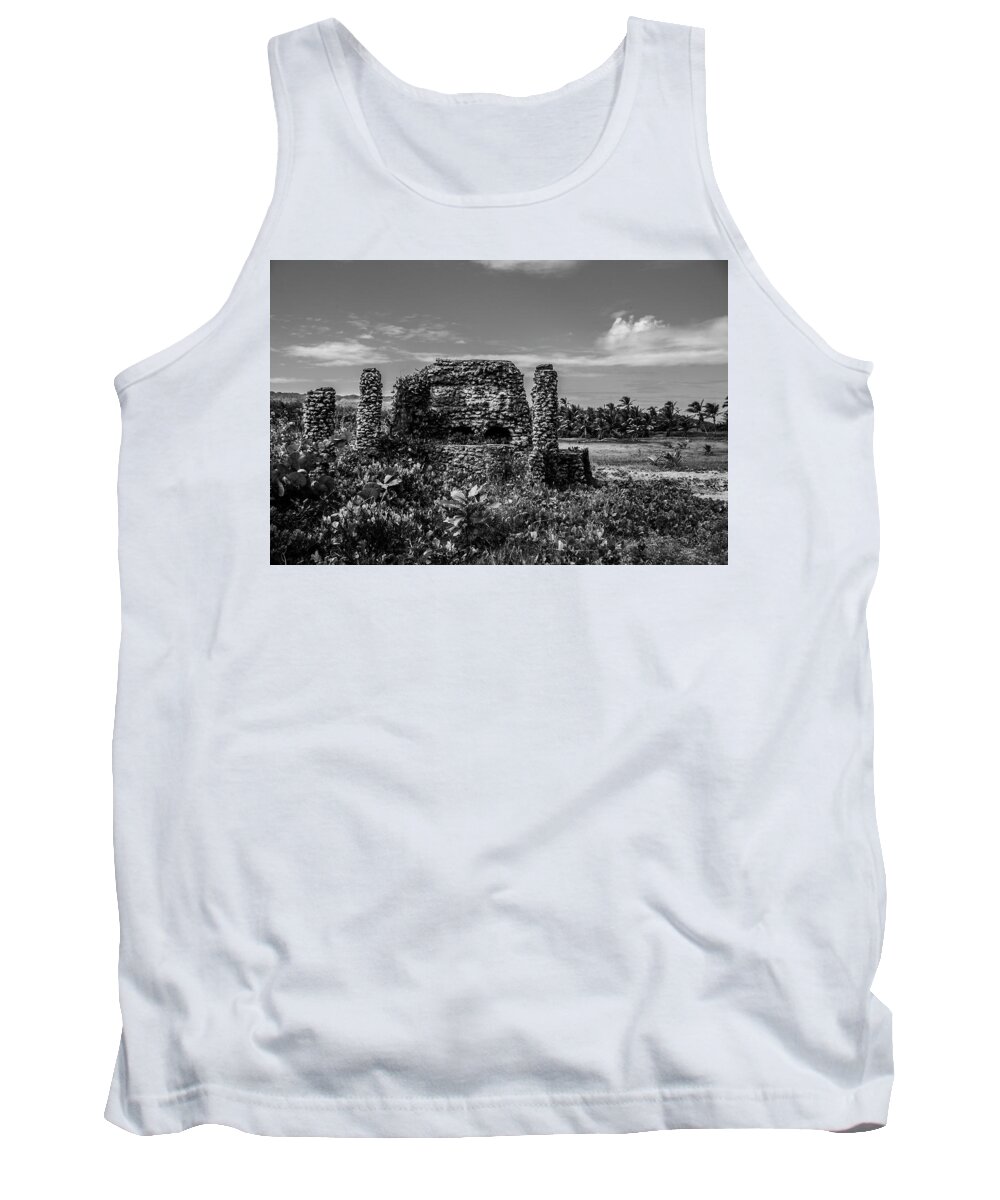 Oven Tank Top featuring the photograph Old brick oven by Stuart Manning