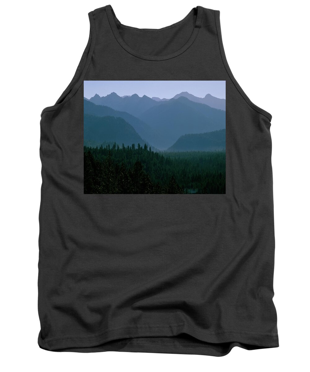 Sawtooth Mountains Tank Top featuring the photograph Sawtooth Mountains Silhouette by Ed Riche