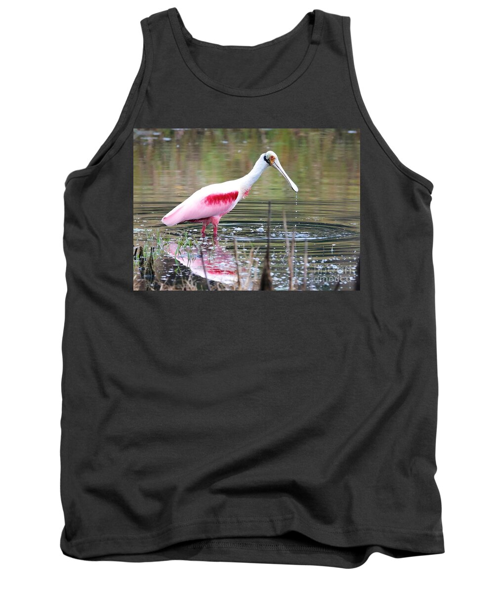 Spoonbill Tank Top featuring the photograph Spoonbill in the Pond by Carol Groenen