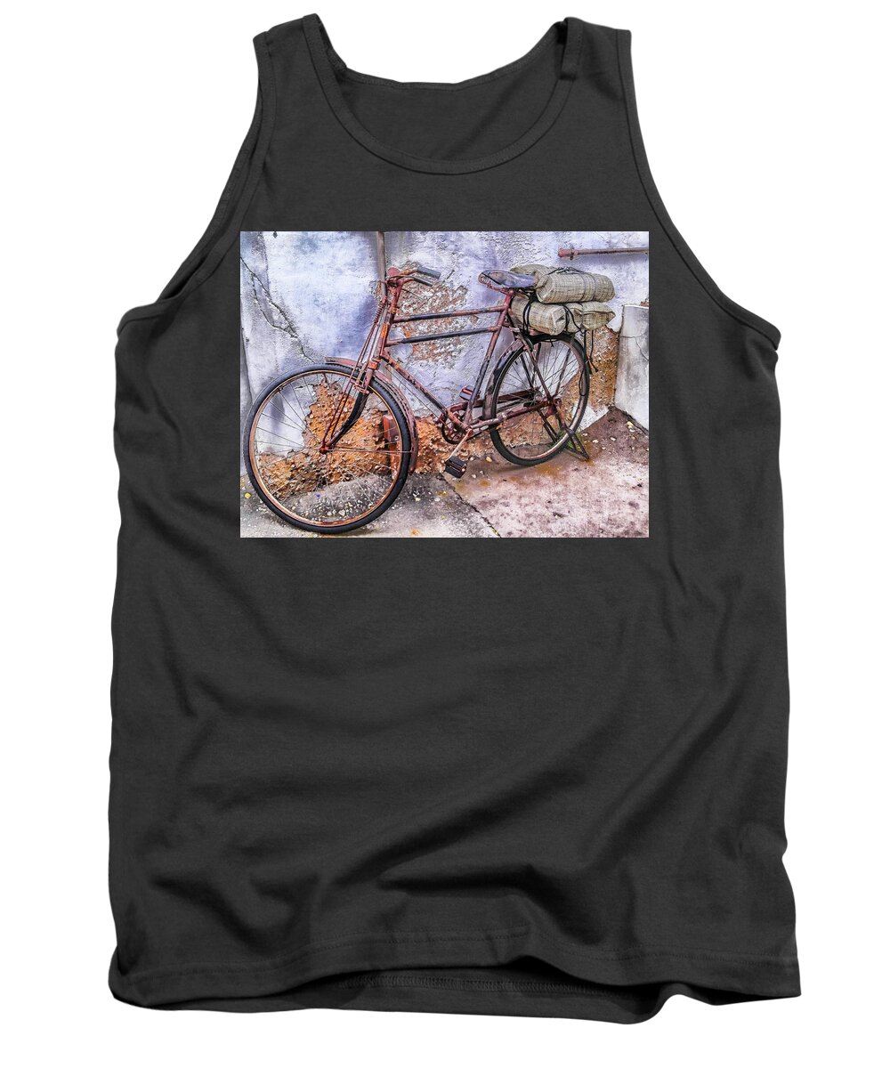 Bike Tank Top featuring the photograph 10119 Rusty Wheels by Pamela Williams